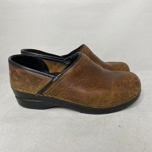 Dansko Womens 060240 Brown Comfort Clog Shoes